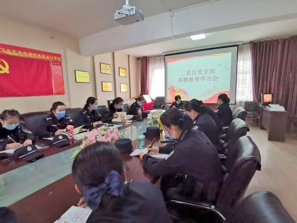 逃离诡异的森林